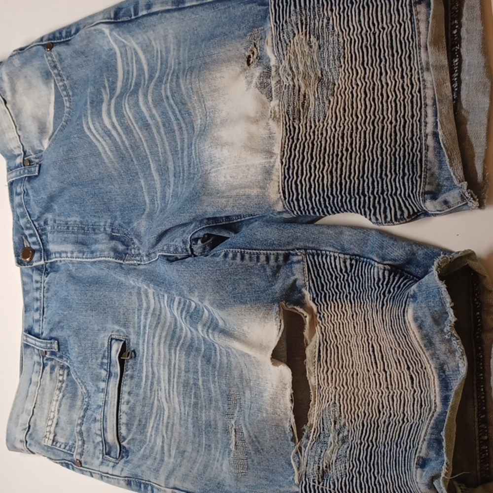 Steve's men's Size 36 distressed Jean shorts light colored denim ripped raw hem